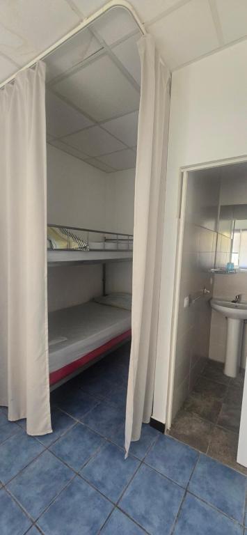 ALBERGUE CRISTINA habitaciones con baño privado y mini cocina - 5