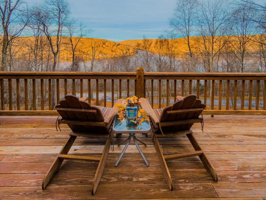 Paws & Peaks Lakeview Lodge 전경