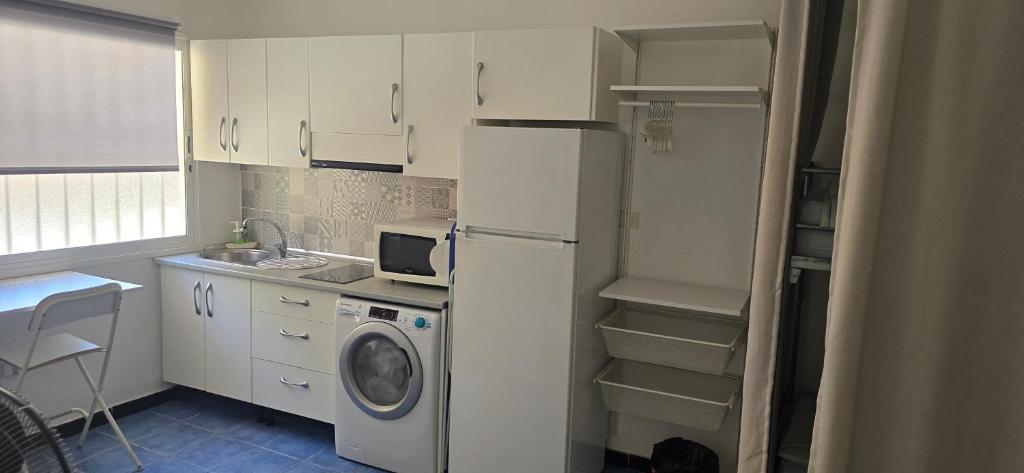 ALBERGUE CRISTINA habitaciones con baño privado y mini cocina - 3