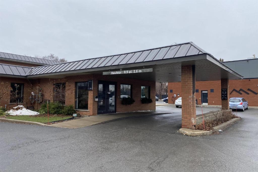 Ramada by Wyndham Laval, Laval