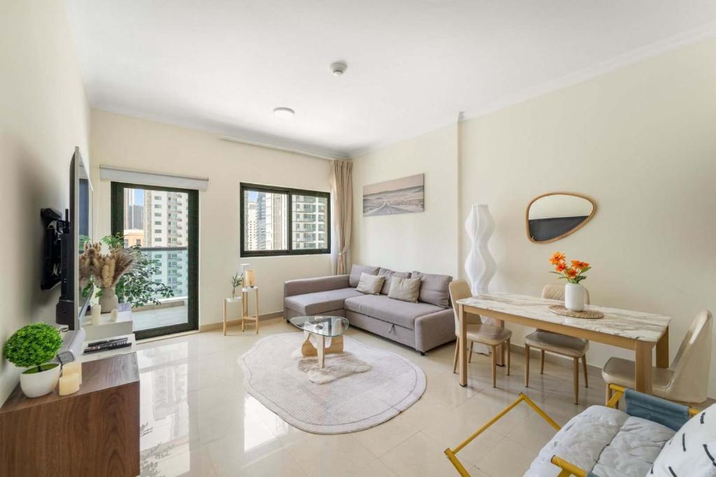 Luxury Marina Living with Pool Gym & near the beach, Dubaï