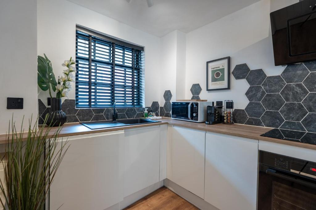 Modern Central Exeter Studio photo 7
