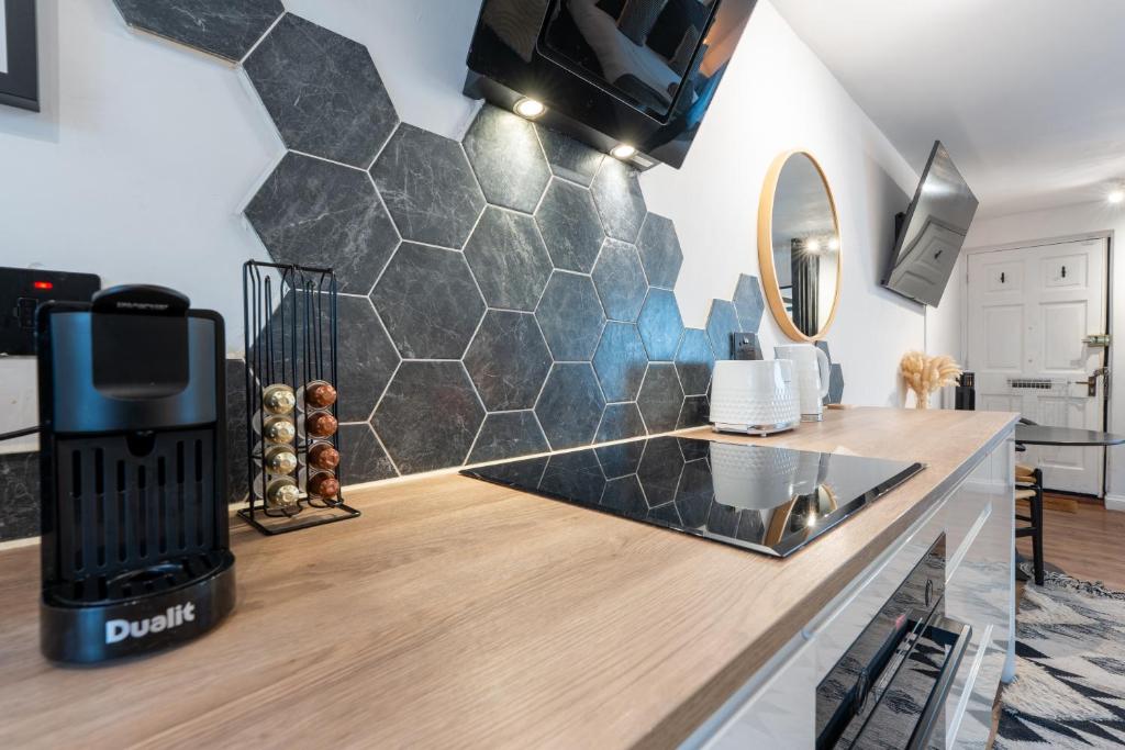 Modern Central Exeter Studio photo 4