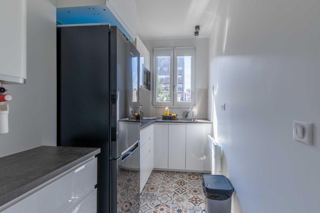 Studio sleeps 4 with terrace, 500m Place Morny, Deauville