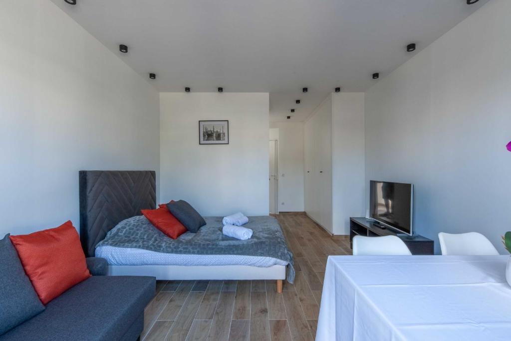 Studio sleeps 4 with terrace, 500m Place Morny - 4