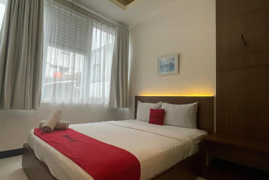 RedDoorz Plus near Parahyangan University