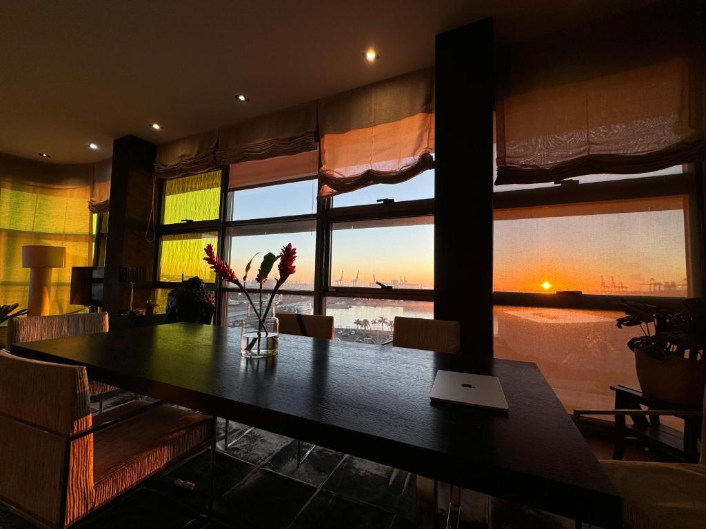 Luxury Family Beachfront Apartment - 3