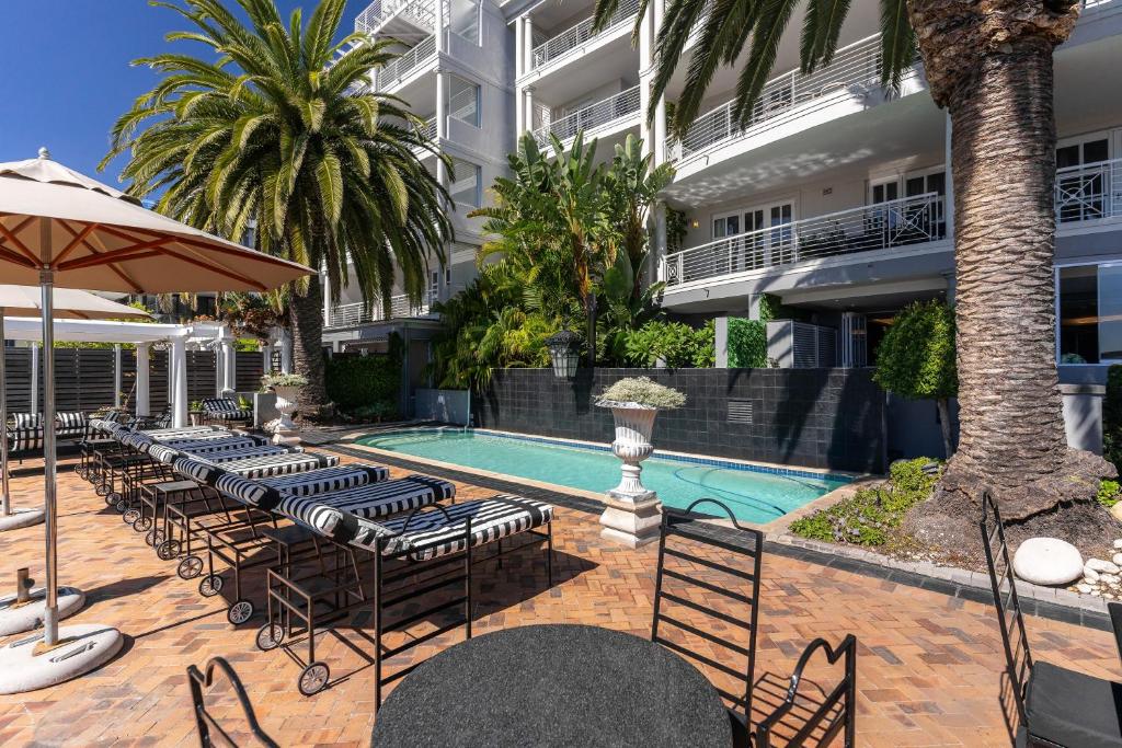 スイミングプール