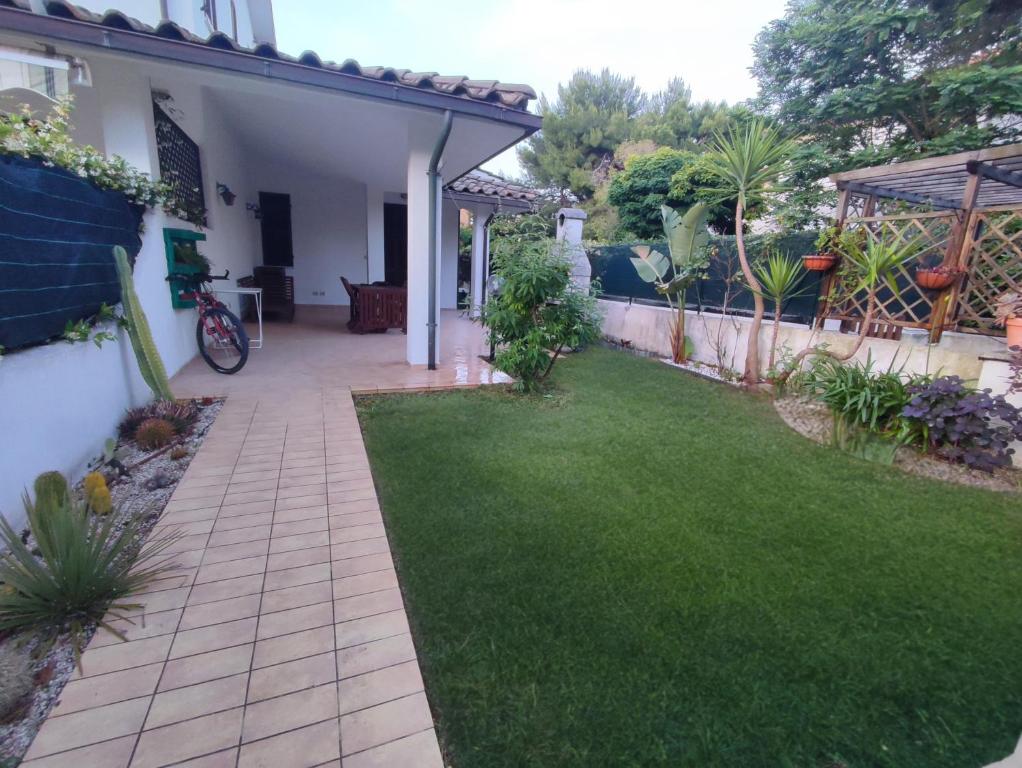 M432 - Marcelli, trilocale con giardino - 1