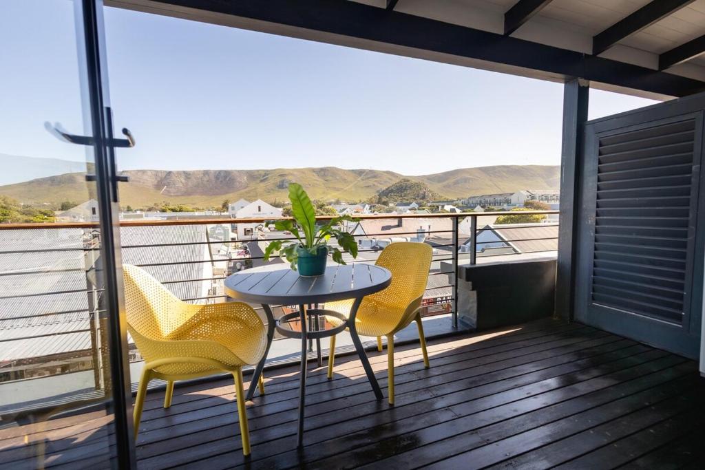 Mountain-View Studio - Hermanus Waterfront Apartments, Hermanus