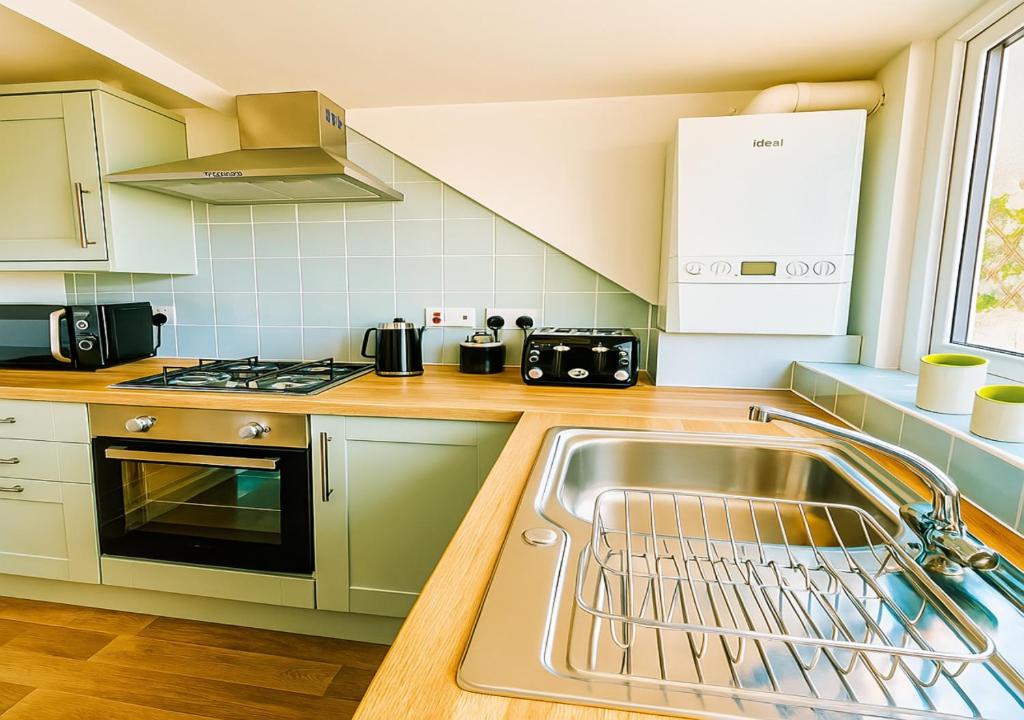 Top-Floor Torquay Harbour Apartment photo 8