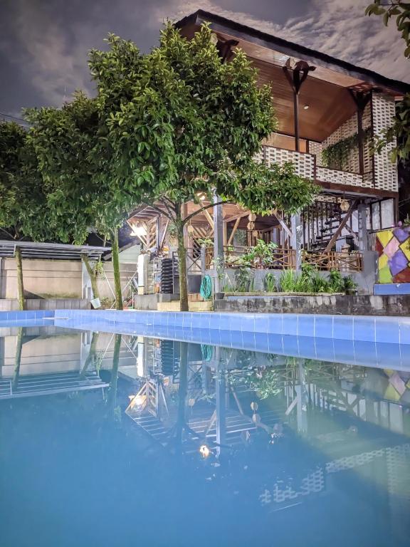 Sarasutha hotel and pool, Lembuak