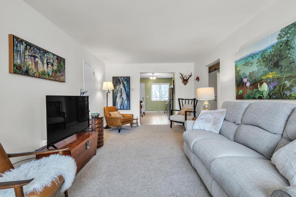 Harbor Hideaway - Walk to Beach, Dining & Downtown condo, Sheboygan