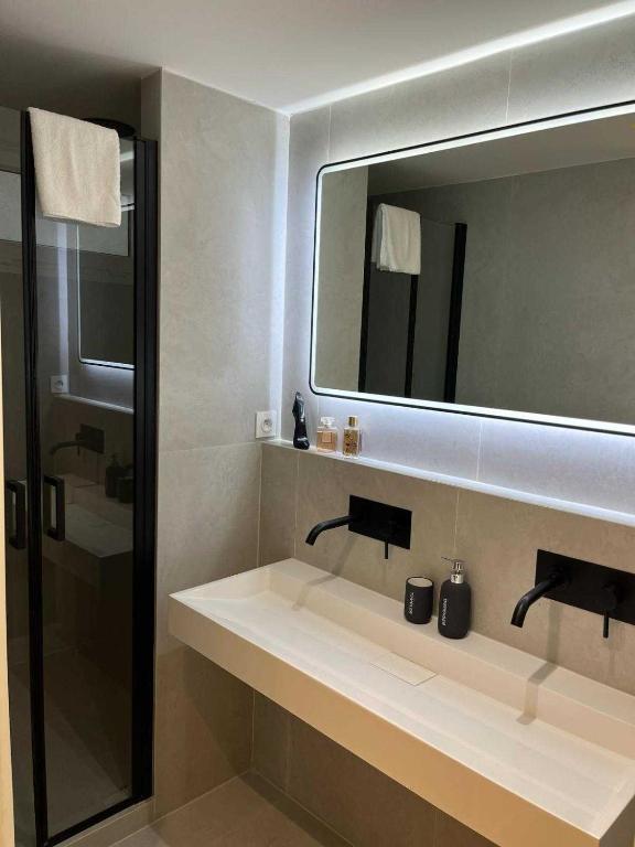 Modern apartment -2BDR 6P - 300m from the BEACH - 5