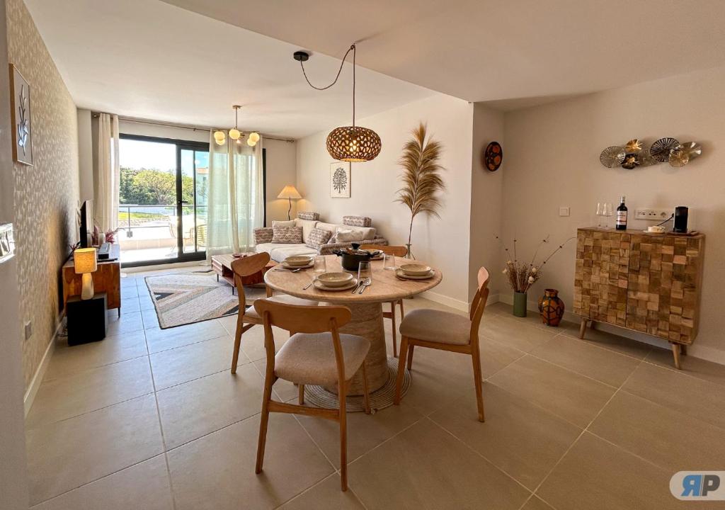 Apartamento con Terraza y Vista al Jardín - 3