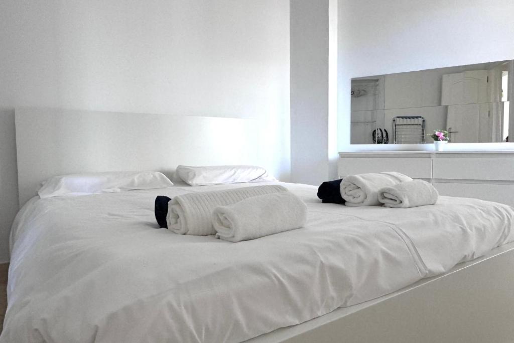 Bright and quiet apartment with a pool - 3