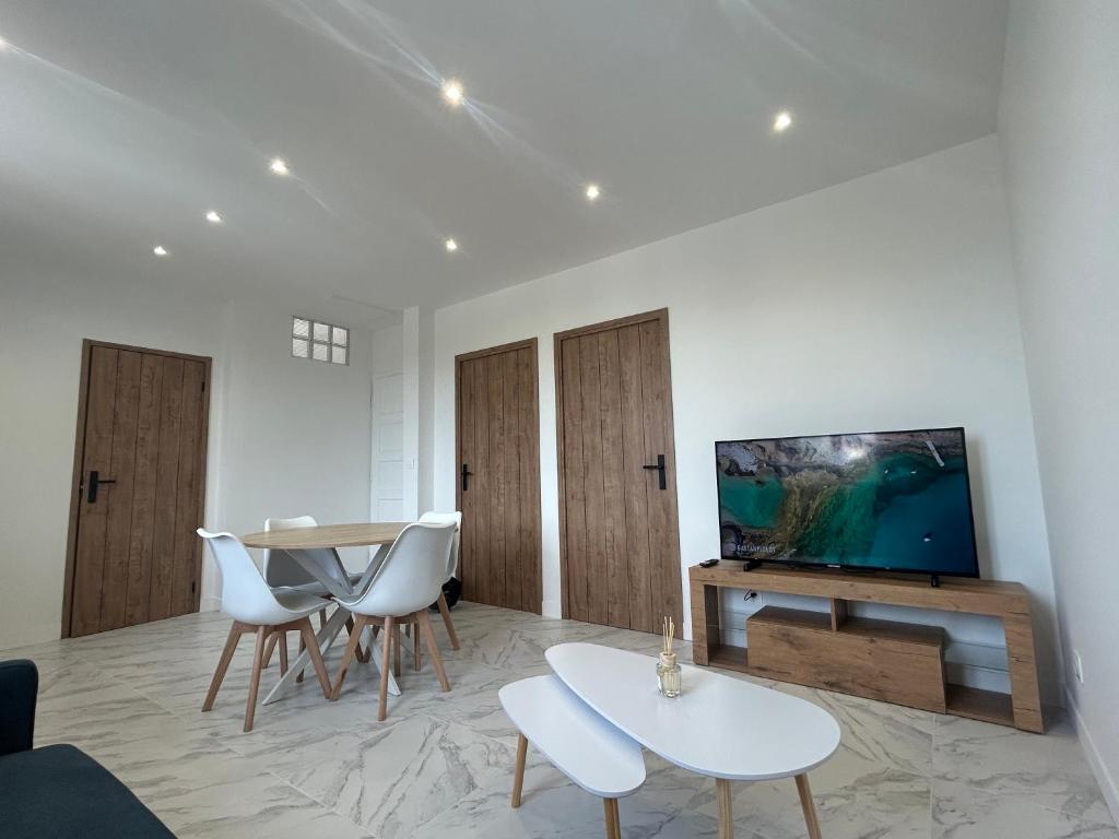 Appartement T3, Wi-Fi ,climatisé 2ème étage et dernier étage, Marseille