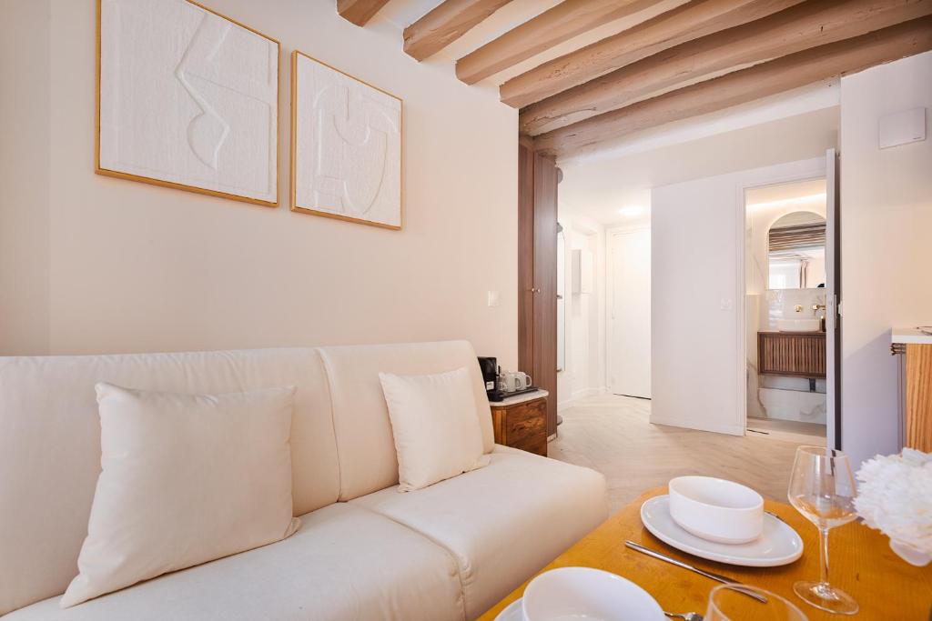 Louvre - Rivoli - Designer Studio - Sleeps 3P - 5