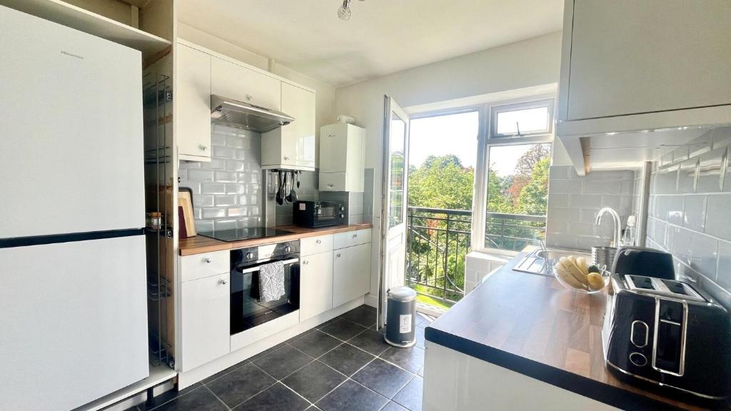 Modern 1 Bedroom Apt in Maidenhead nr River Thames, Taplow