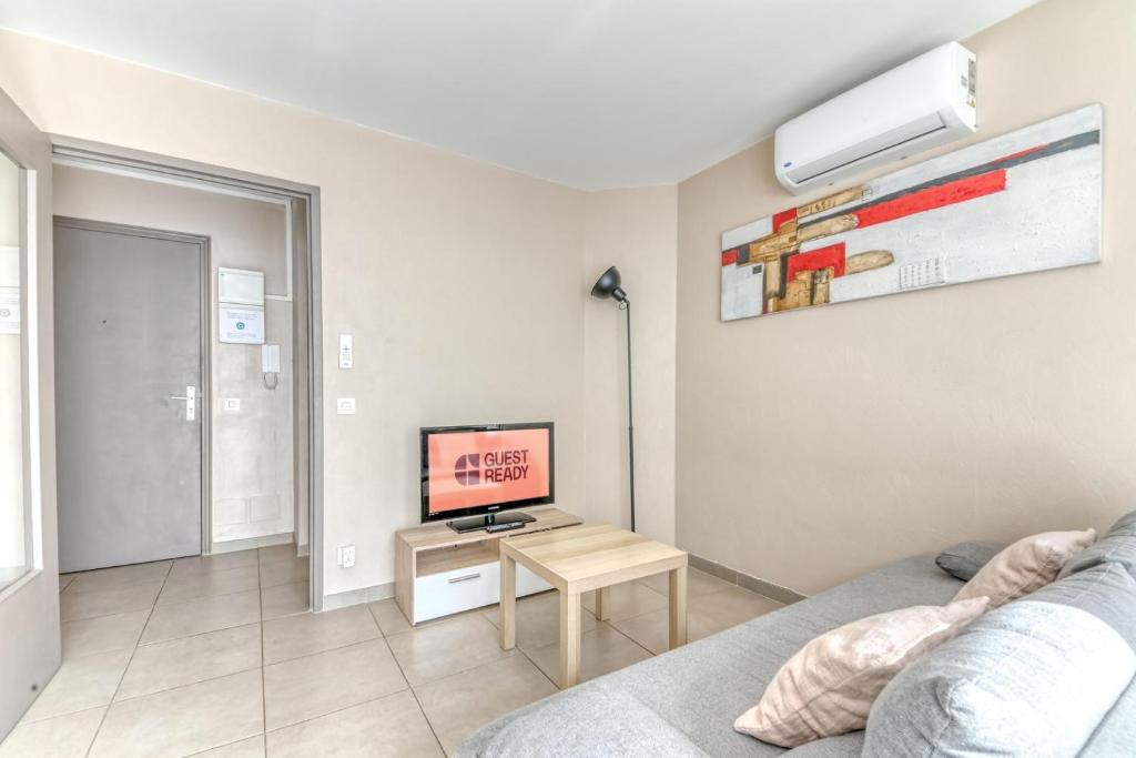 GuestReady - Sleek & Sunny Comfort near the Tram, Lyon