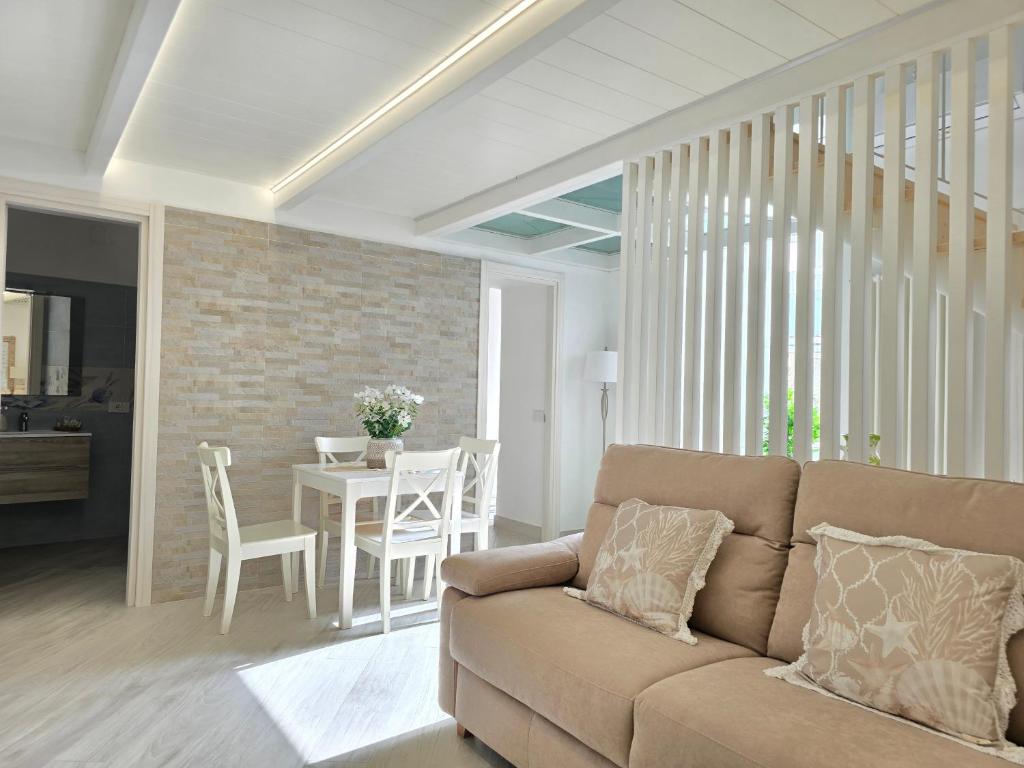 Grazy Home - Bright new Apt with Terrace and Seasonal Pool - 4