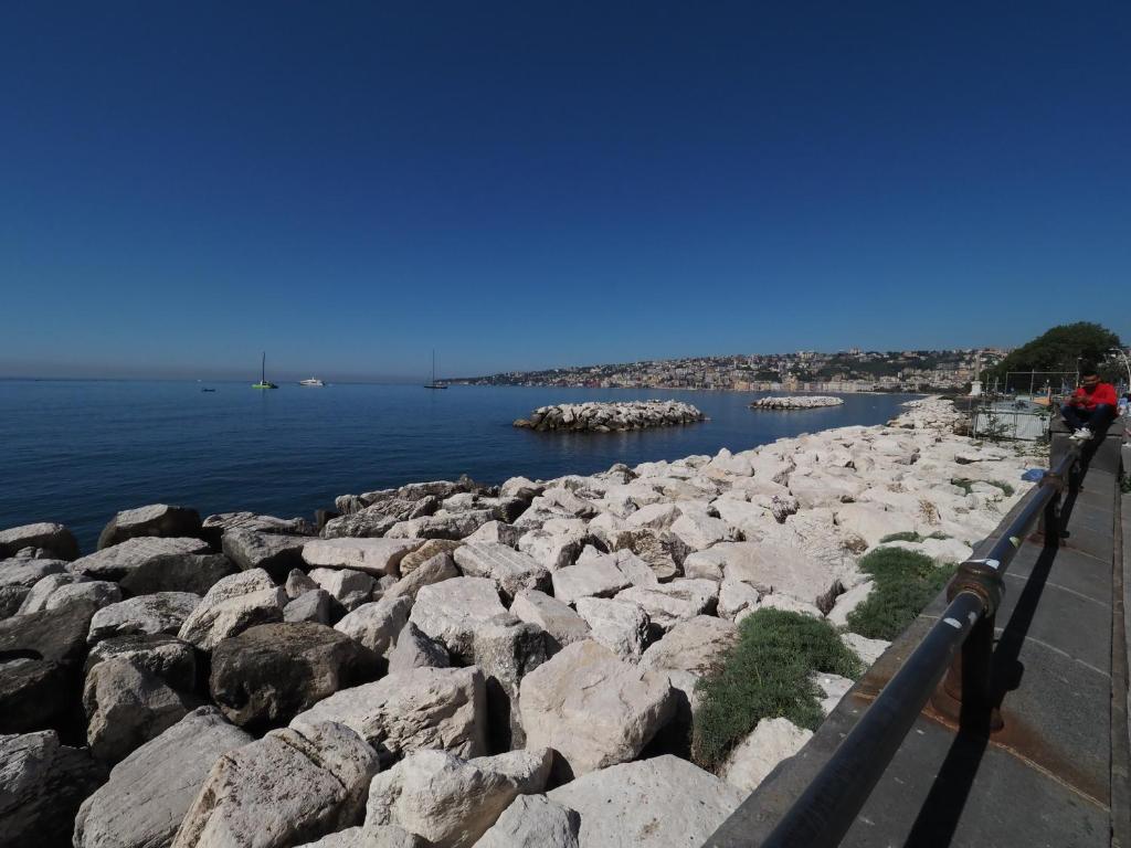 L'Angolo sul Mare, Neapol