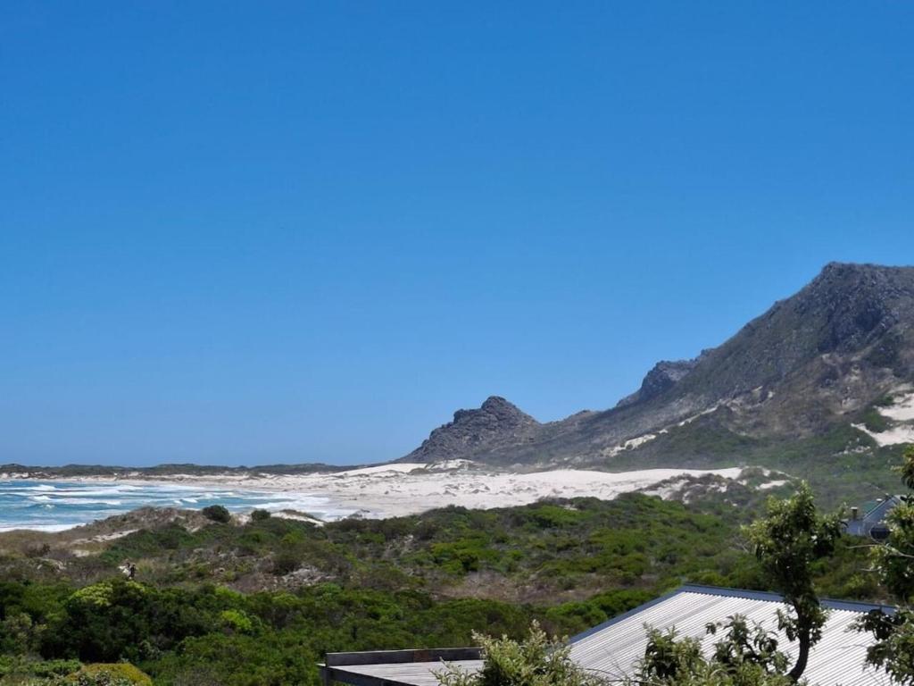 Alibi at the Sea, Bettyʼs Bay