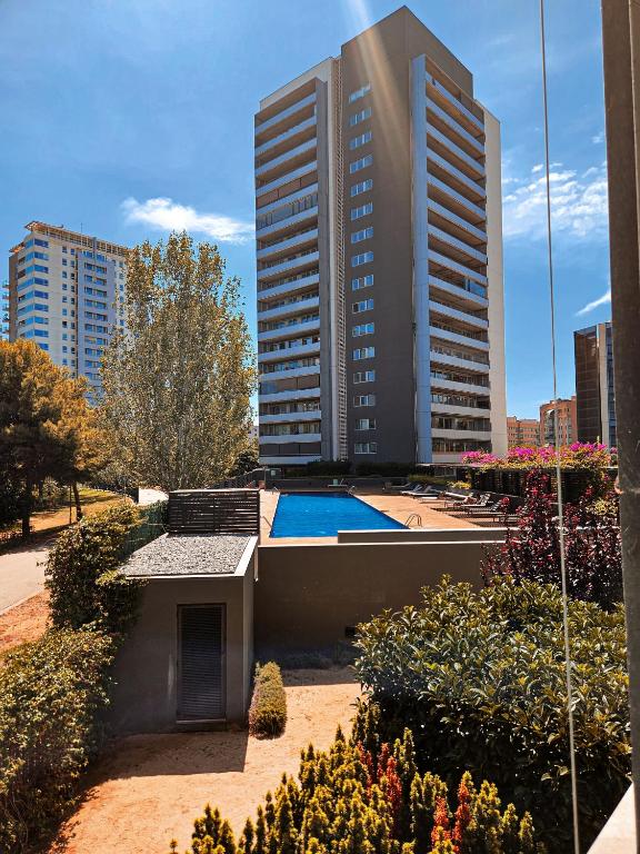 Bright & Fully Equipped 2BR Apartment, 3 min from Beach, Surrounded by Parks, Barcelona