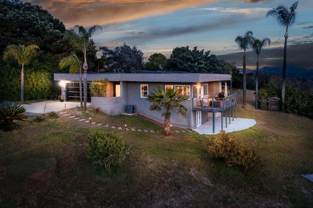 Large Home With Sauna, Vista