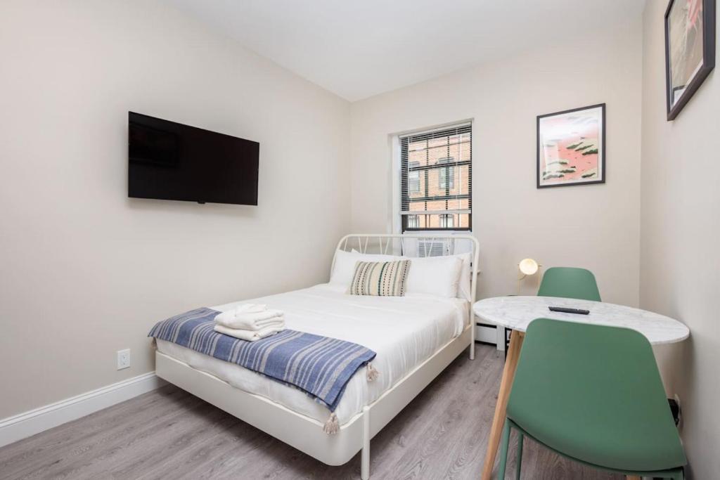 Compact Back Bay Studio, Boston