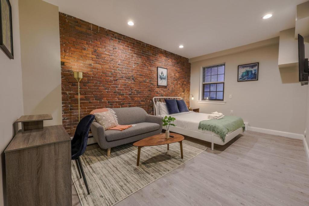 Modern Simple Studio South End, Boston