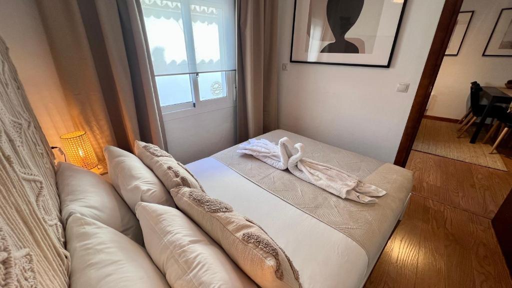 Cozy Historical Andalusian 3BR House Peachy Stays - 4