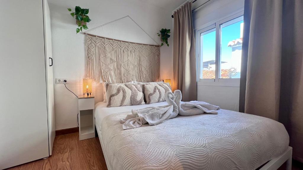 Cozy Historical Andalusian 3BR House Peachy Stays - 3