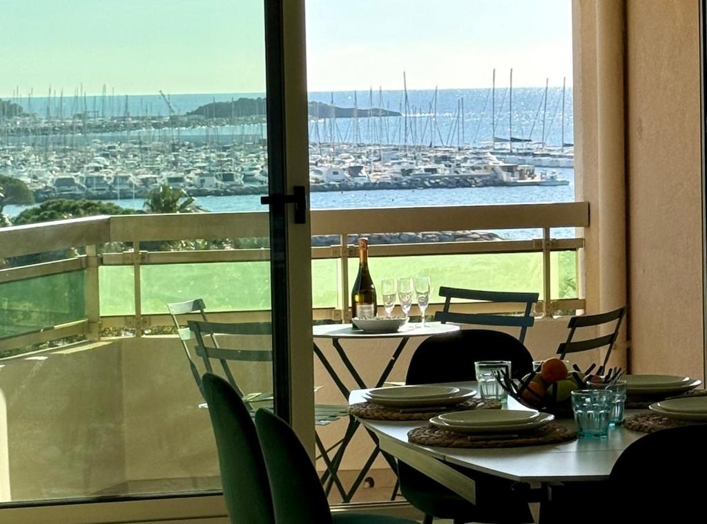 Beautiful apartment stunning view of the Lion de Mer - 1