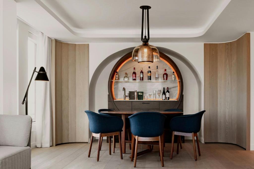 Bar/lounge