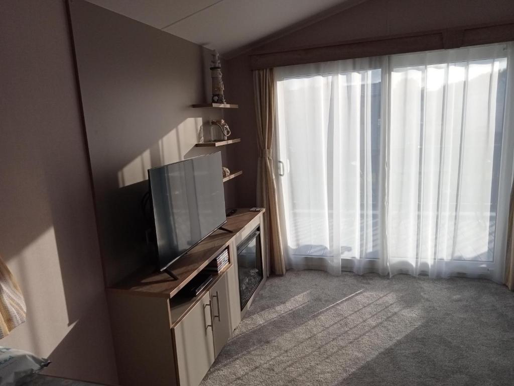 Lovely 6 Berth Caravan With Decking At Haven Skegness, Lincolnshire Ref 88037Ob, Skegness