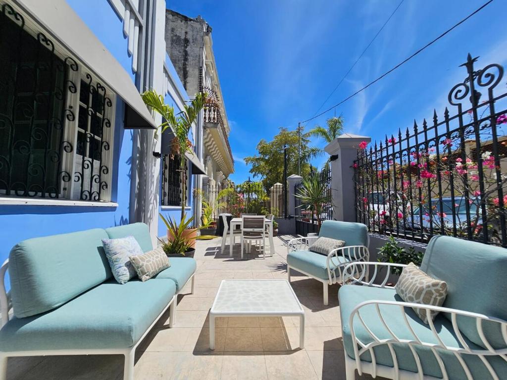 Iconic Centro Retreat Walk to Beach & Dining - 5