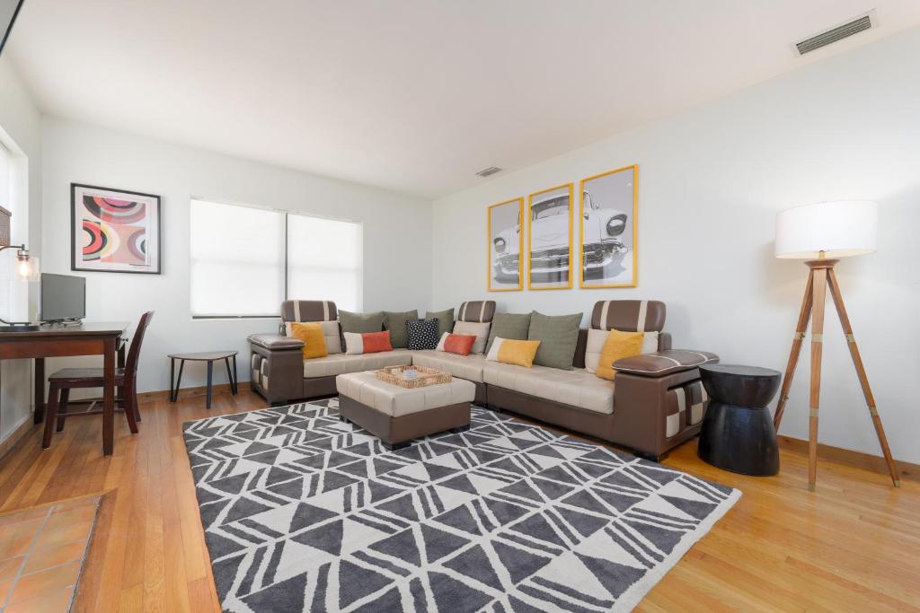 Be A Nomad - Cozy 3BR w Big Yard & Parking, Jacksonville