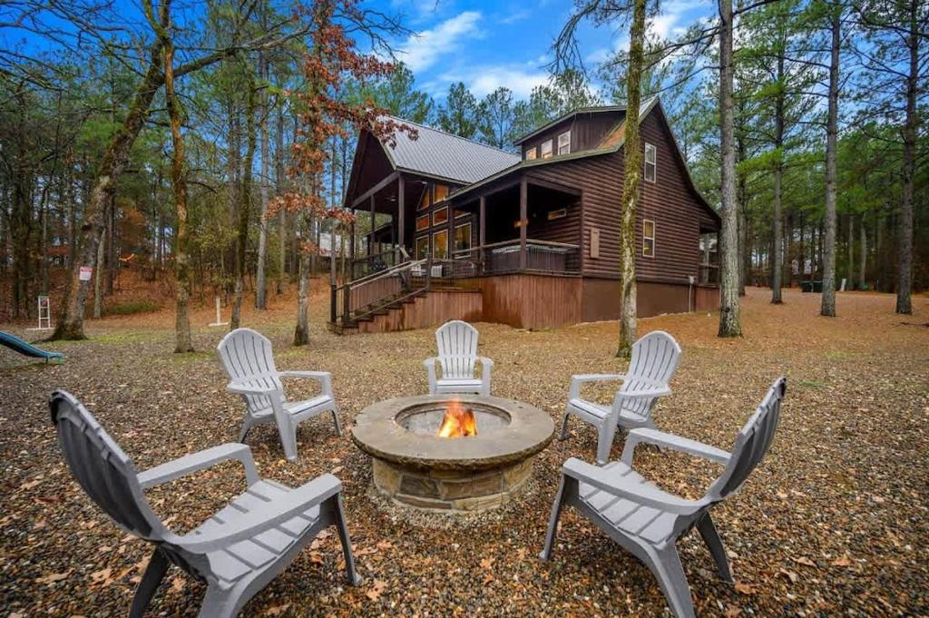 Lazy Daze Lodge - Hot Tub Playset & Firepit, Broken Bow