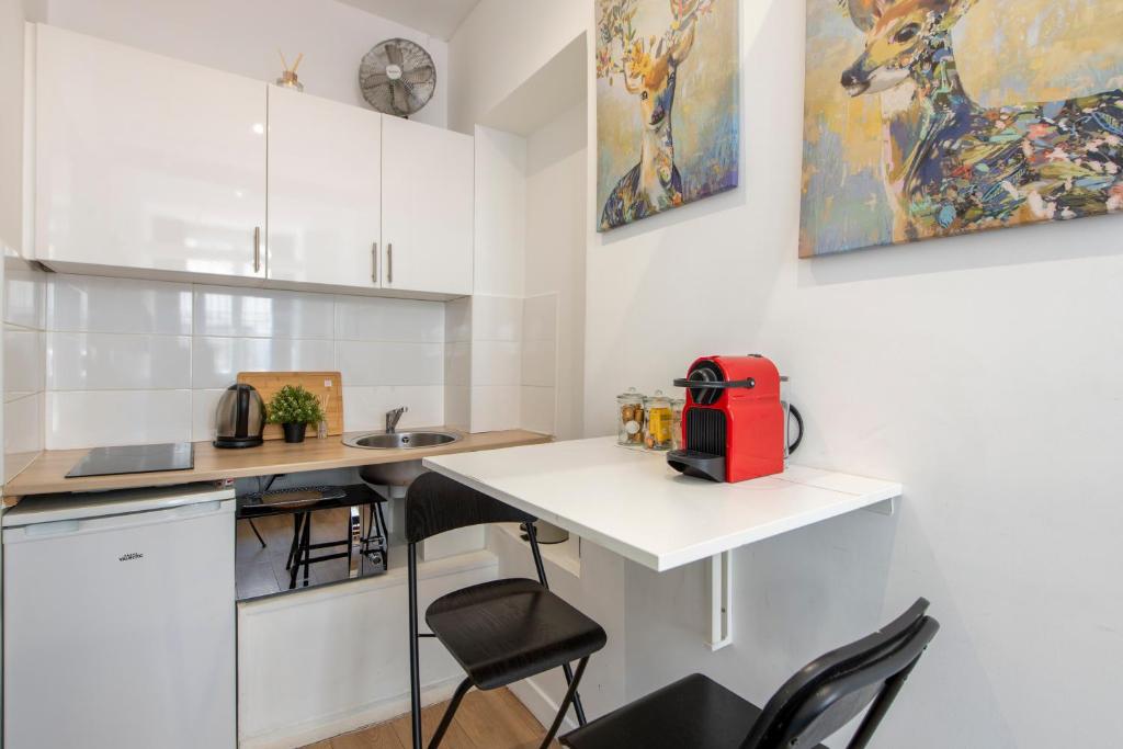 Parisian Getaway for two in iconic Montmartre neighborhood - 2