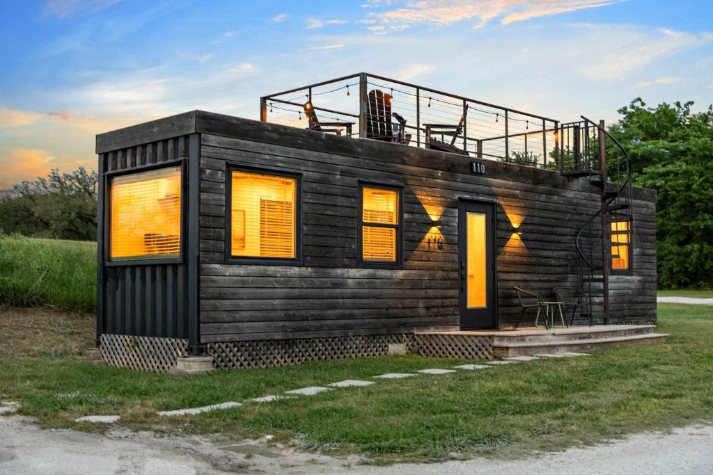Container Home with Rooftop Views and Pickleball, Bellmead