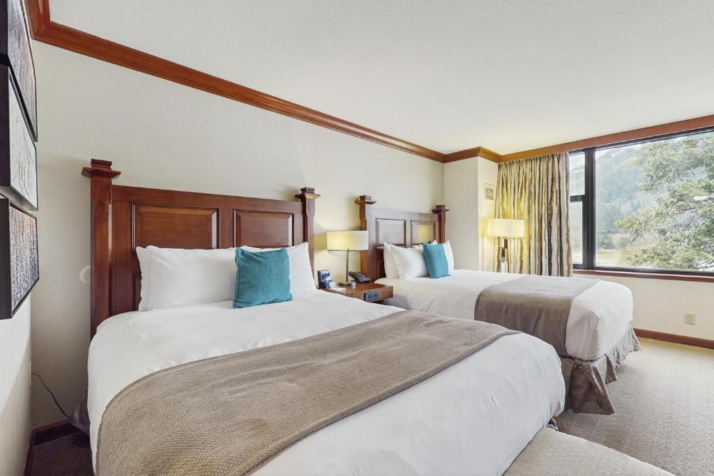 Everline Resort & Spa 338, Olympic Valley