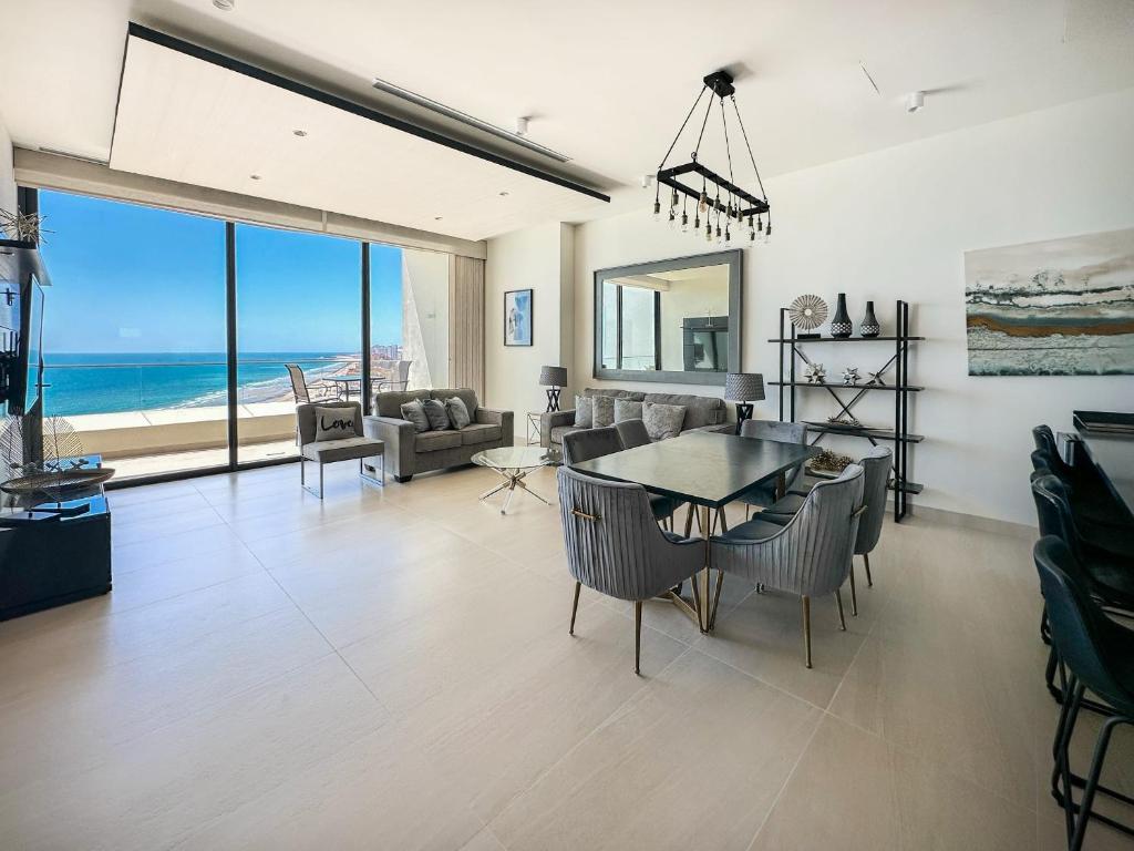2BR Sandy Beach Beachfront Getaway - 3