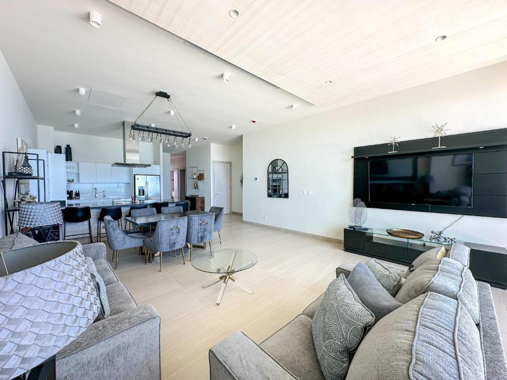 2BR Sandy Beach Beachfront Getaway - 5