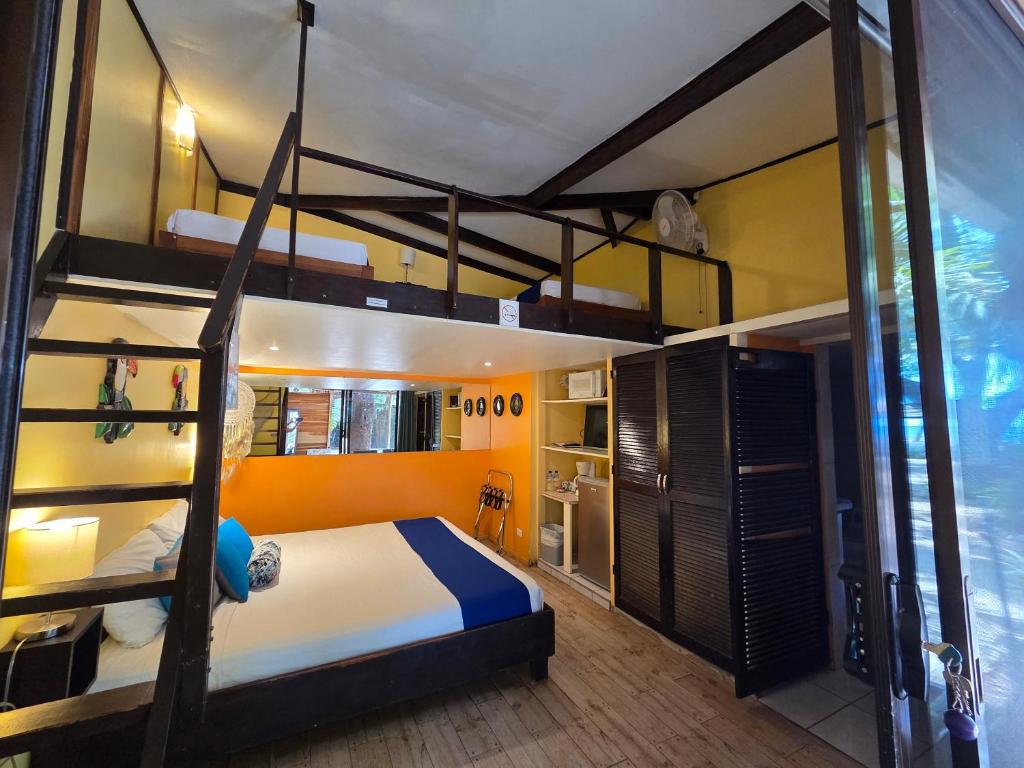 Quadruple Room with Garden View, Hotel La Palapa in Tamarindo