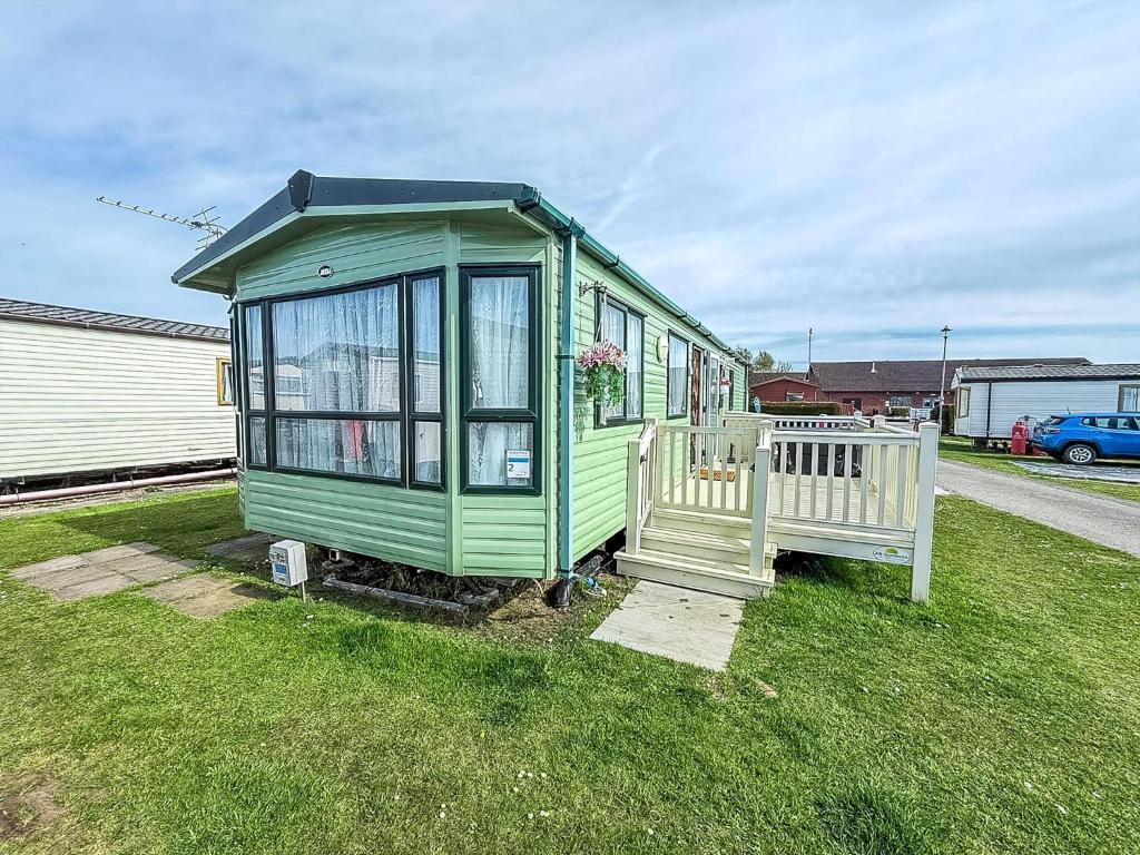 8 Berth Caravan With Wifi At Sunnydale Park In Skegness Ref 35220Kc, Louth