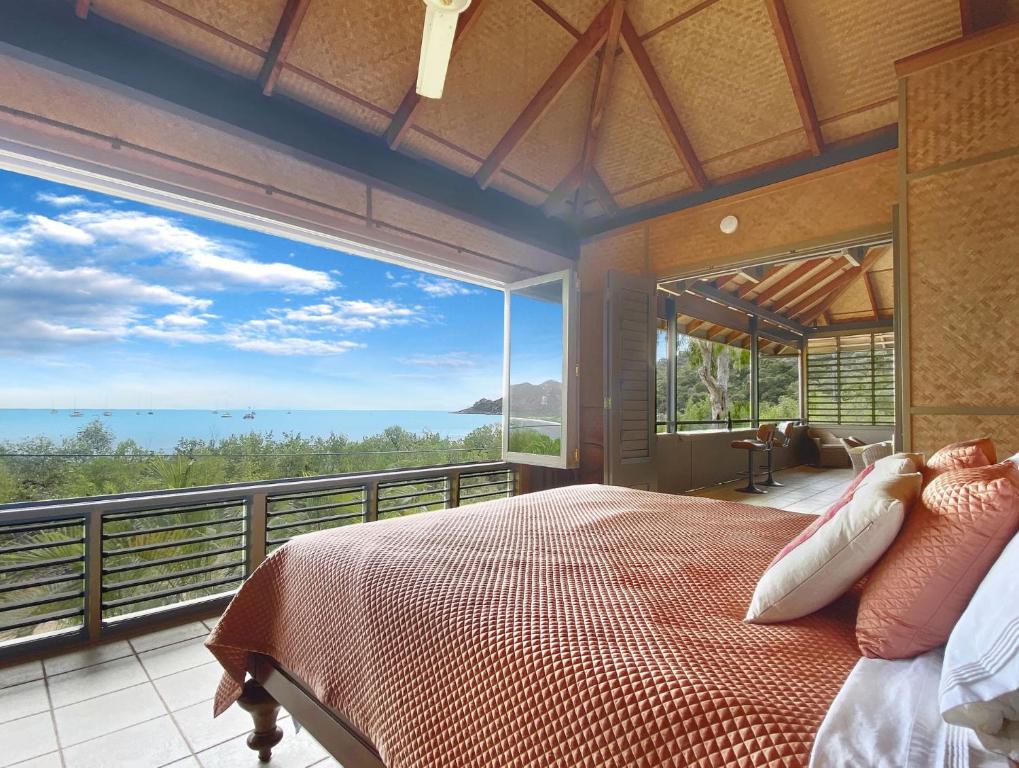 Absolute Beachfront Master, Horseshoe Bay