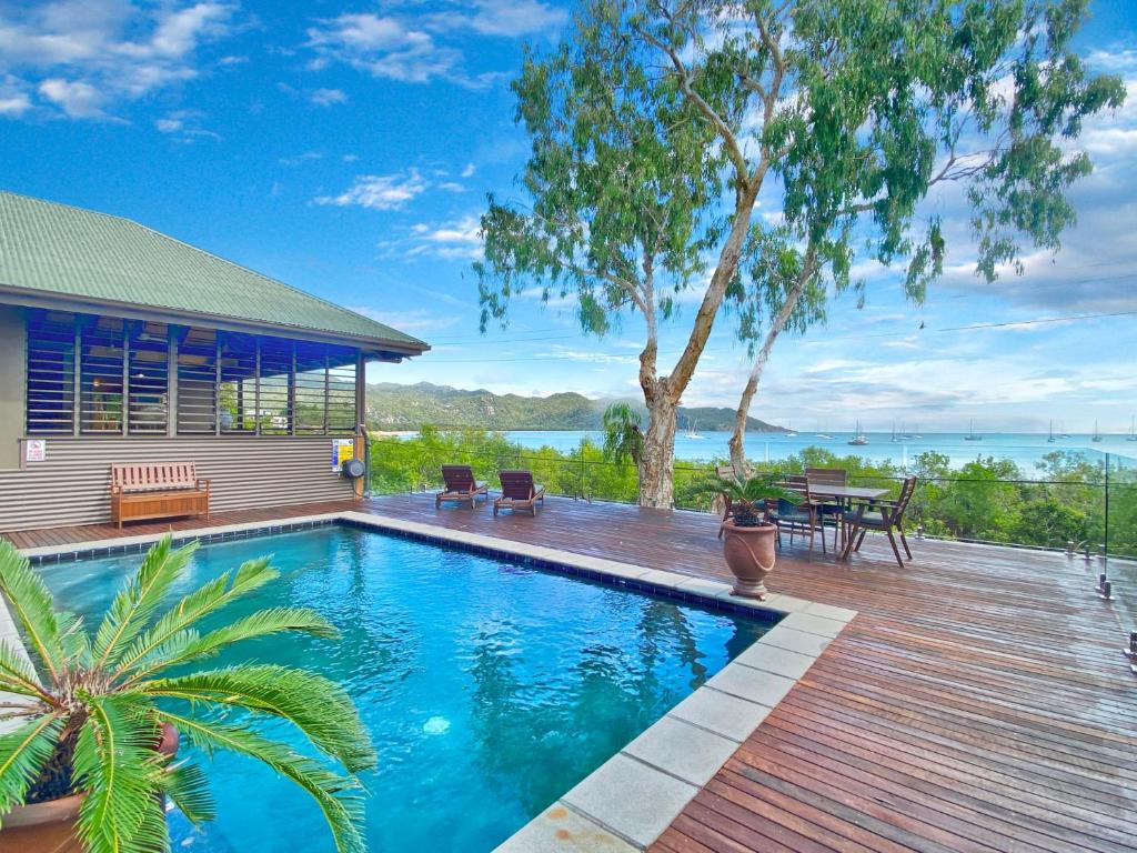 Absolute Beachfront and Pool House, Horseshoe Bay