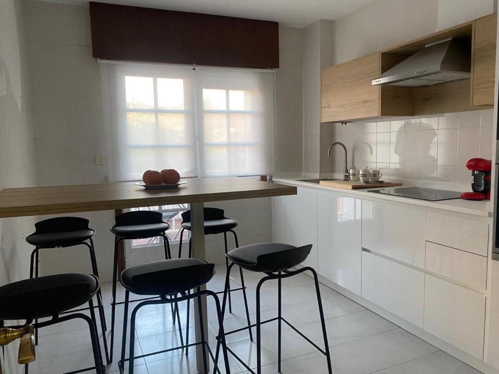 A un Paso, Caldas de Reis