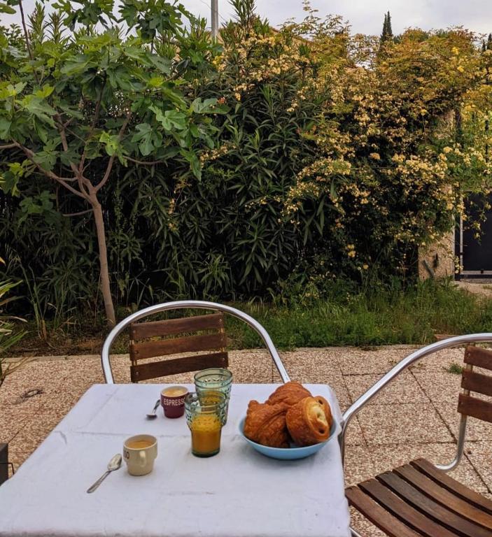 Studio cosy, terrasse, logement entier Aix-en-Provence dans maison - 3